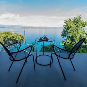 Hotel Boutique Acacia, Laurana